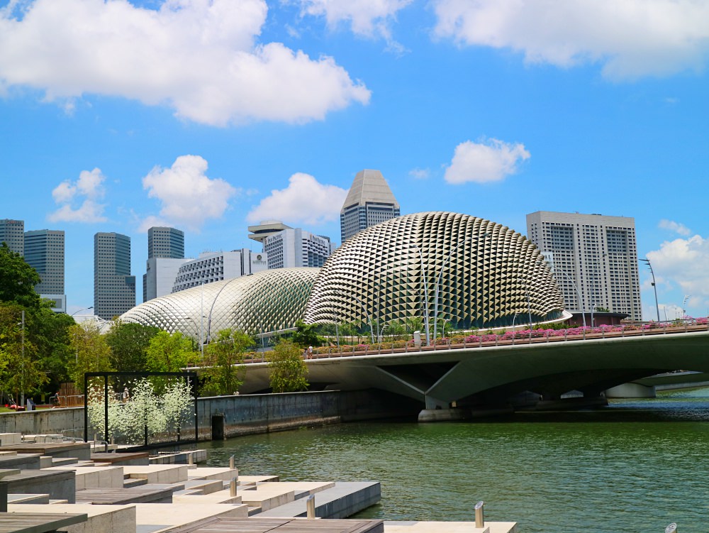 【新加坡】濱海藝術中心Esplanade (介紹/交通)，新加坡濱海灣上的大榴槤