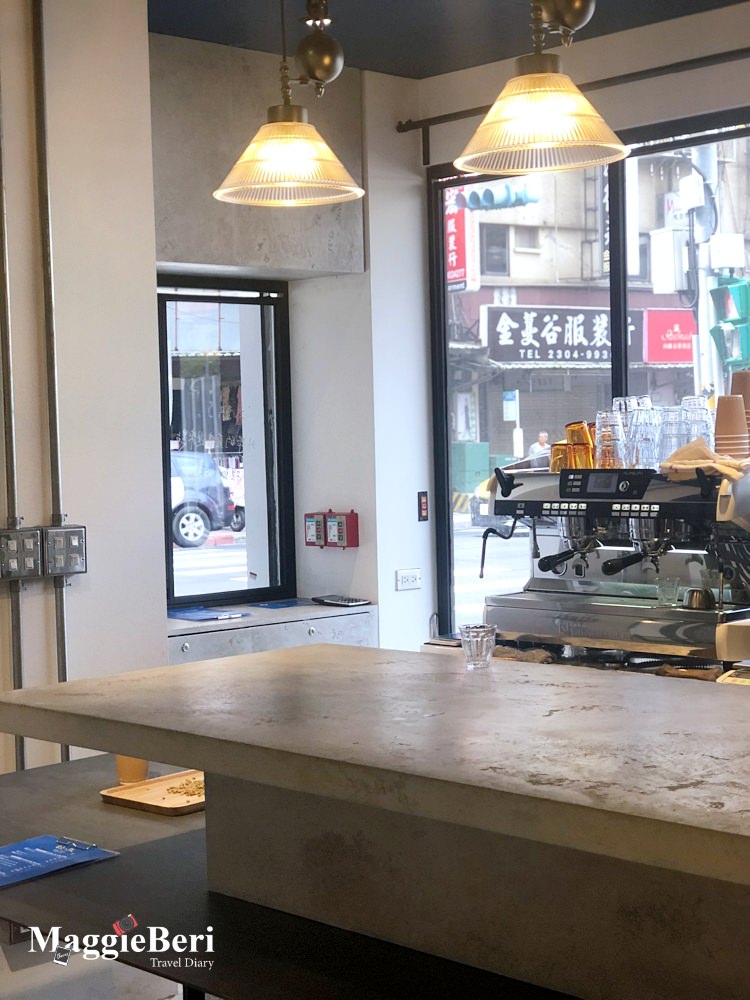 【龍山寺咖啡廳】立良二號 萬華區的文青咖啡｜COFFEE：STAND UP深焙配方店｜外帶式咖啡