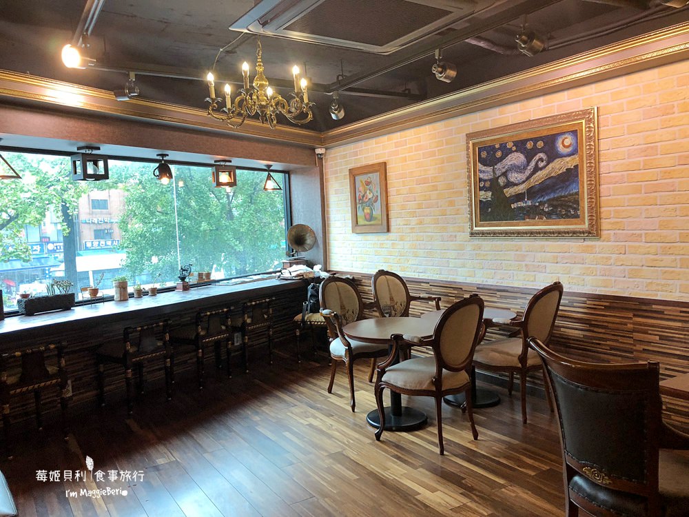 【釜山咖啡廳】COFFEE NERUDA 南浦站的隱藏版咖啡廳｜宮廷風裝潢｜結合藝術與旅行的咖啡館