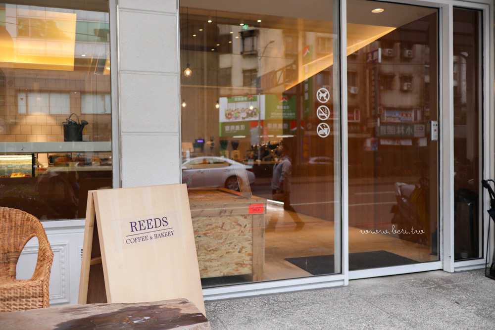 【內湖咖啡廳】REEDS Coffee & Bakery 清新感咖啡廳 結合麵包店｜不限時 安靜 適合工作