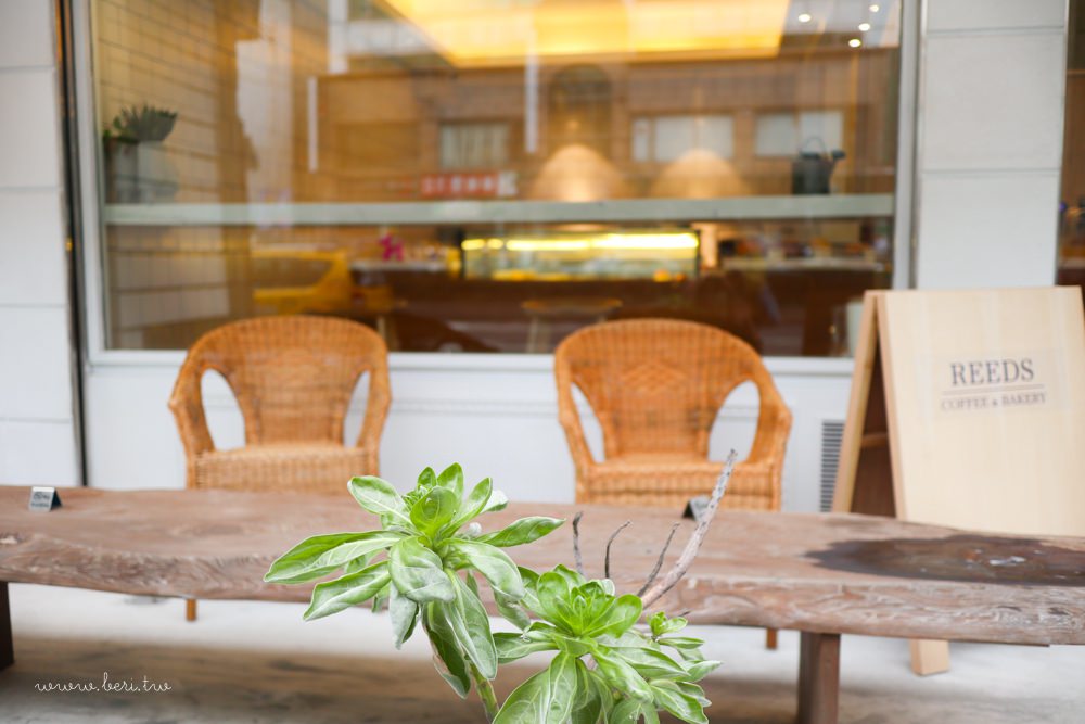 【內湖咖啡廳】REEDS Coffee & Bakery 清新感咖啡廳 結合麵包店｜不限時 安靜 適合工作