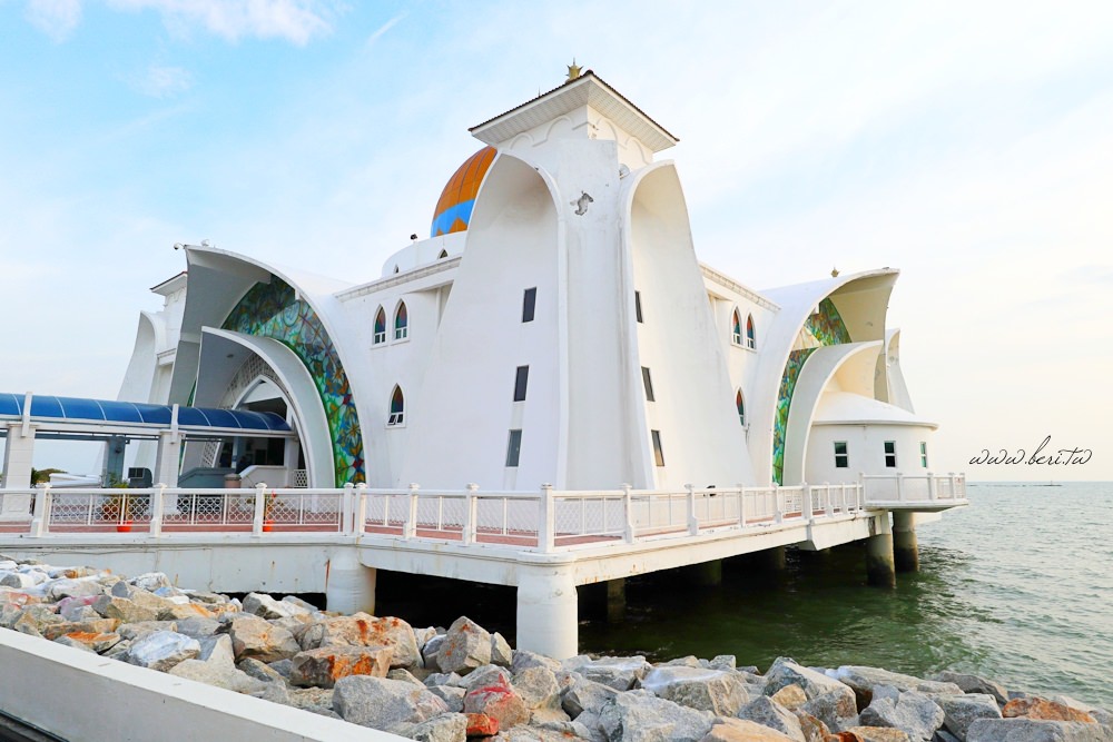 【馬六甲景點】水上清真寺，漂浮在馬六甲海峽的夢幻回教堂