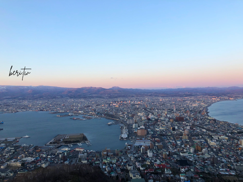 日本北海道》帶長輩漫遊北海道！北海道五天四夜跟團旅行，景點與行程分享/氣候/穿搭