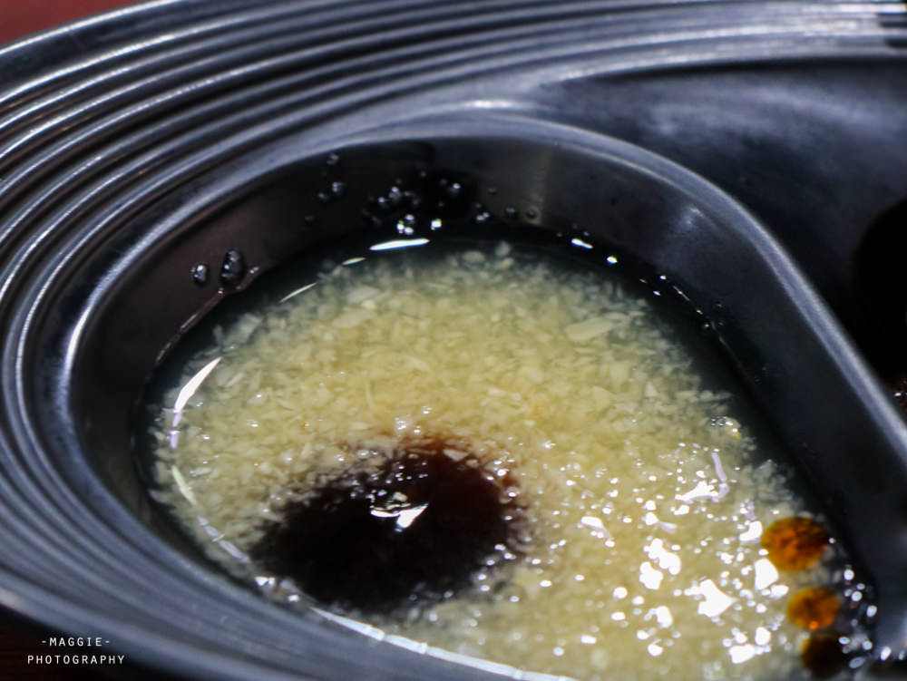 龍山寺美食｜24小時營業的「誠記原汁排骨湯」入口即化的排骨，櫻花蝦高麗菜炒飯，純粹的好滋味欲罷不能