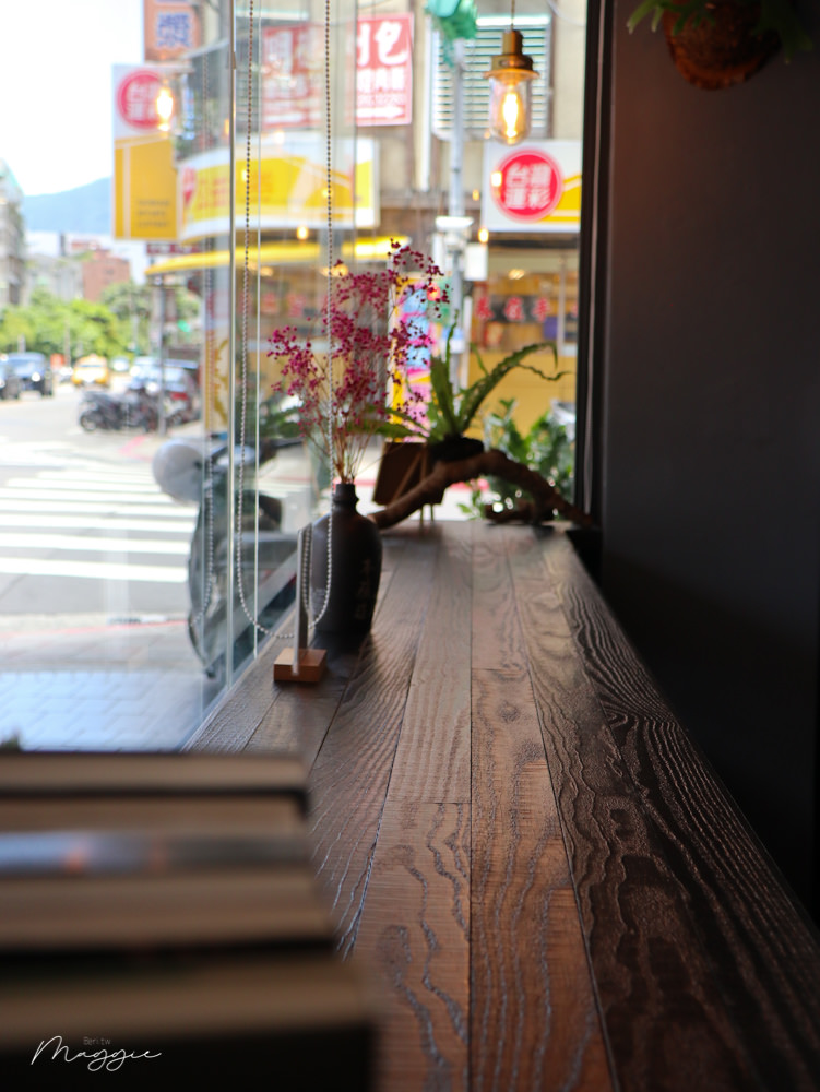 【士林北投咖啡廳】穠咖啡nong coffee，低調質感充滿寫意的台北咖啡廳推薦，明德站的一抹幽靜｜北投美食