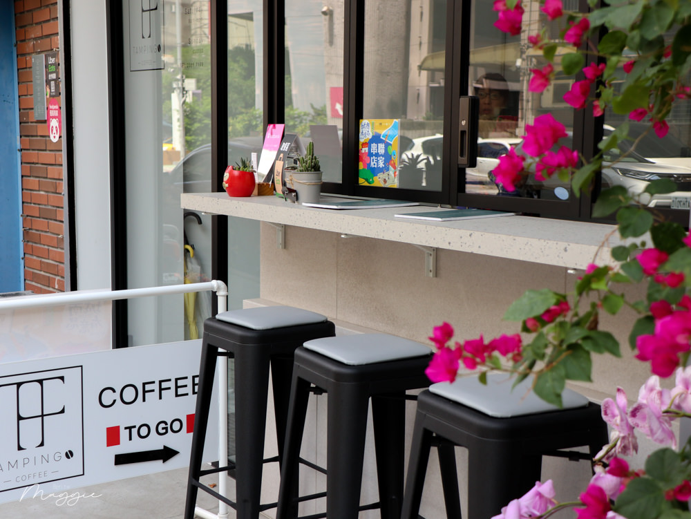 【中正紀念堂咖啡廳】填平咖啡Tamping coffee貼近日常的街邊咖啡，城南巷弄裡的小清新｜平價外帶式咖啡｜中正區美食
