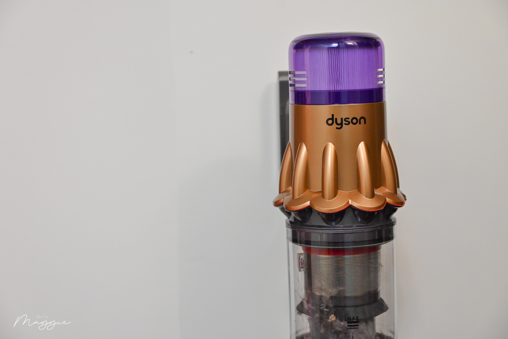 戴森Dyson吸塵器開箱｜輕量無線吸塵器Dyson Digital Slim Fluffy Pro，升級版Dyson無線吸塵器！更輕巧好掌握是居家夢幻逸品