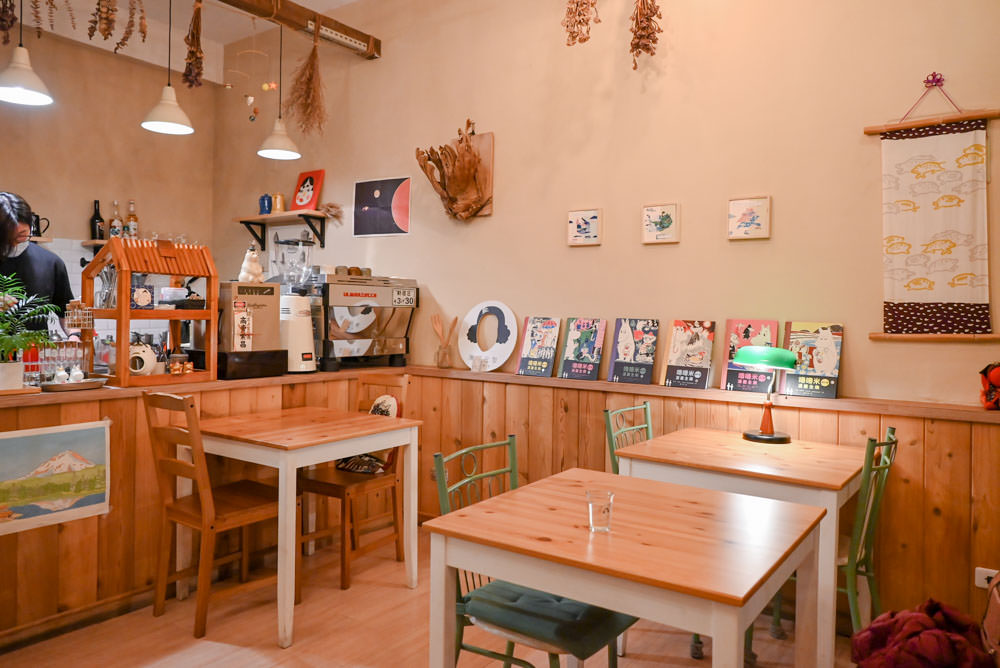 台東咖啡廳：薄荷巴黎BooksCafe’文藝感甜點店、二手書店