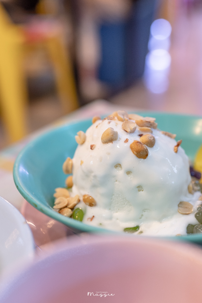 【清邁美食】Samlan Thai Desserts古城區平價冰品店，美味椰子冰淇淋20幾種配料可選！