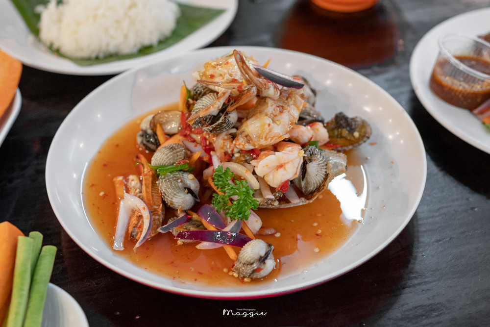 【清邁美食】若塔藍蟹沙拉店，尼曼區開到半夜的人氣泰式海鮮沙拉