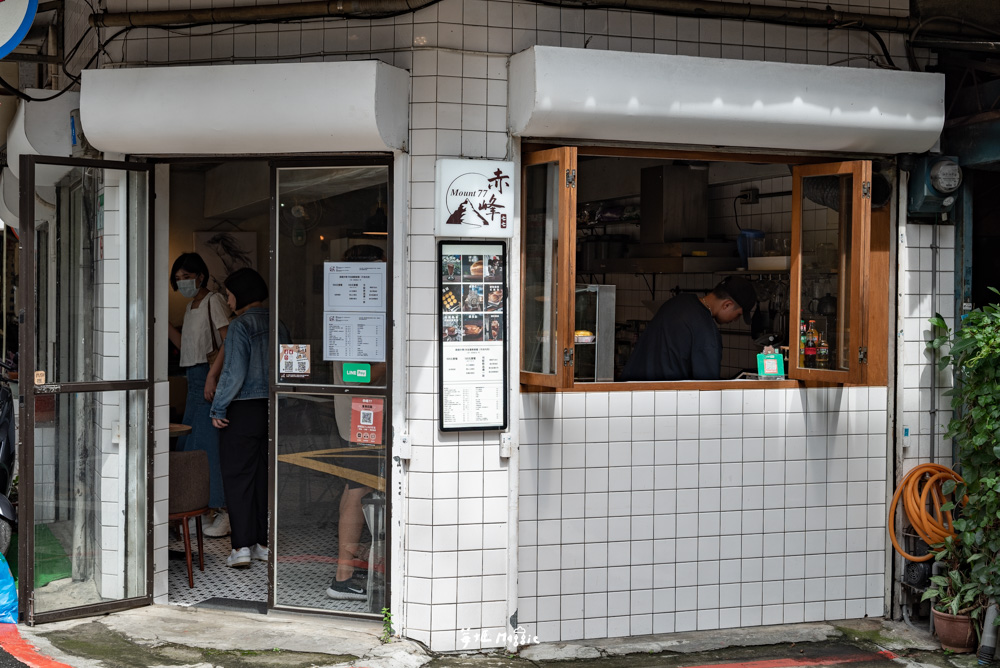【台北港式】赤峰77，香港人開的港式咖啡店，坐在街頭喝杯鴛鴦吧