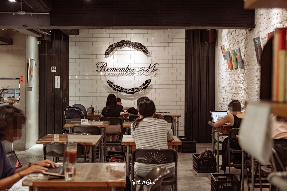 記得我咖啡Remember Me cafe 台北溫暖人心的深夜咖啡廳，沉浸LIVE BAND音樂時光