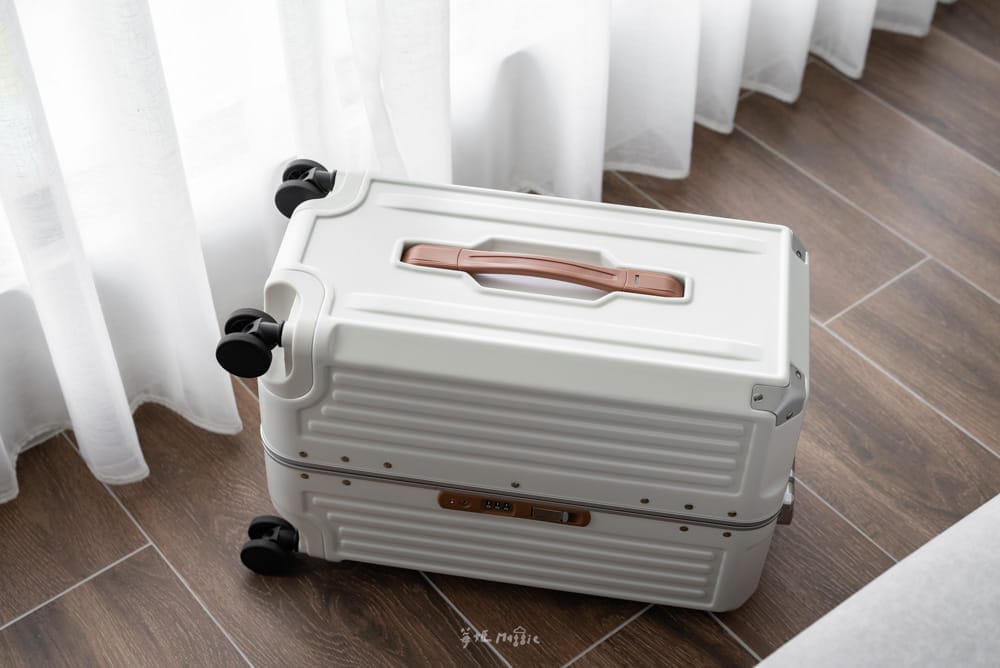Acer-luggage1000-26
