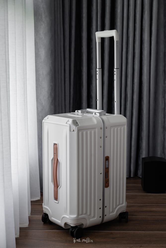 Acer-luggage1000-28