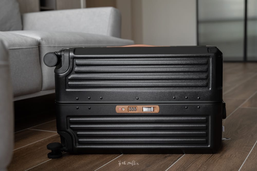 Acer-luggage1000-34