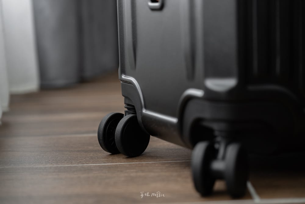 Acer-luggage1000-35