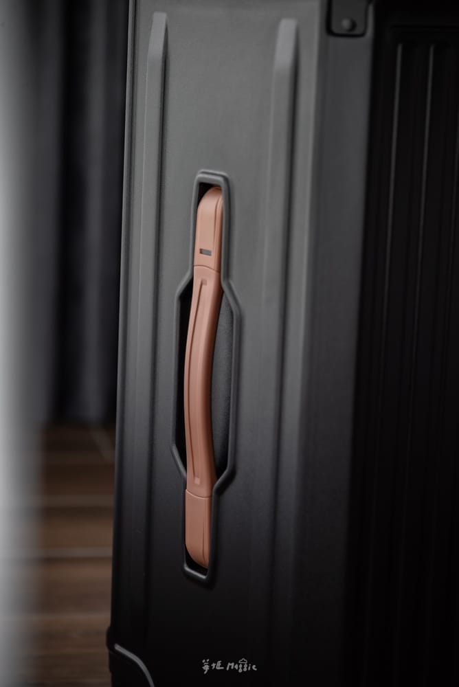 Acer-luggage1000-37