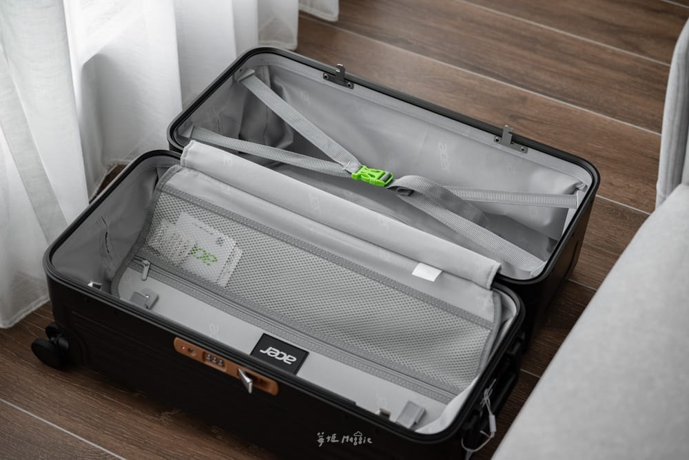 Acer-luggage1000-38