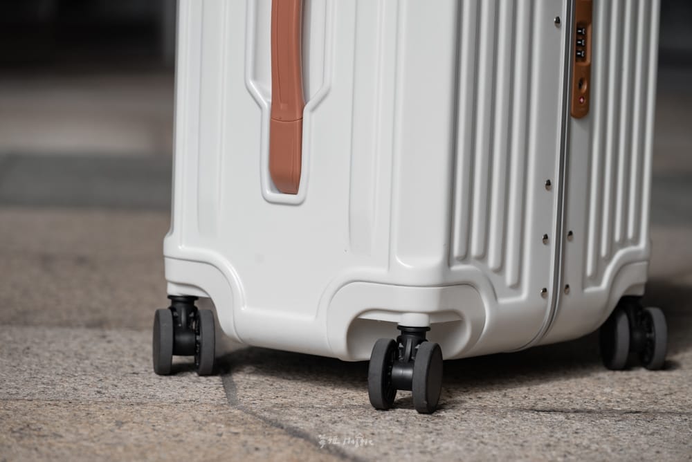 Acer-luggage1000-6