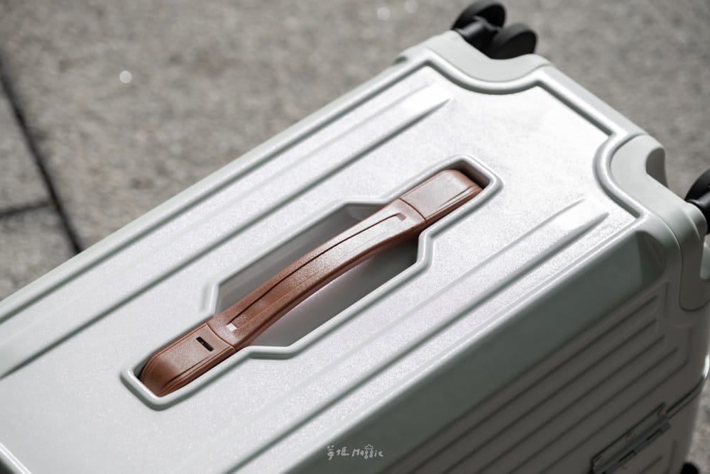 Acer-luggage1000-9