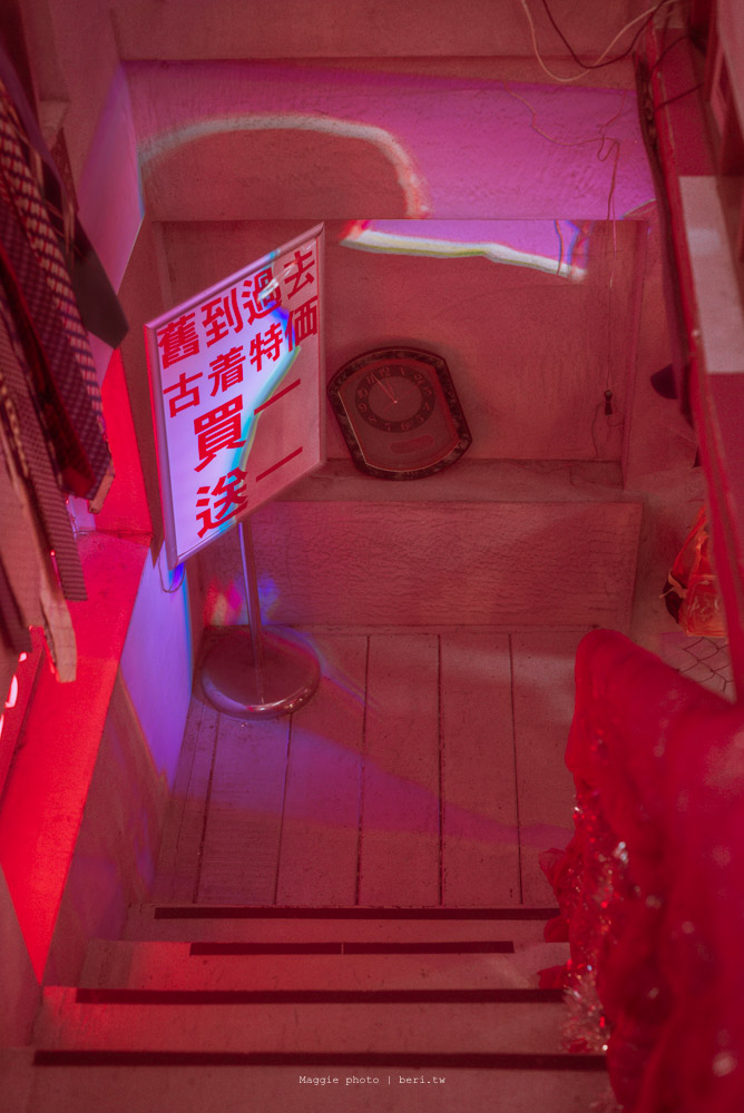 【高雄新崛江】公雞漢堡，充滿迷幻氛圍的異次元古著店、玩具雜貨