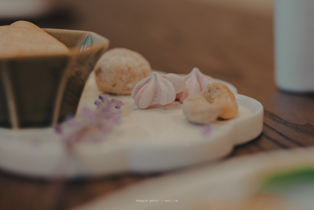 【台中喜餅】順道パン。風呂敷喜餅，日本療癒花布包裹著幸福感，侘寂風門市令人著迷