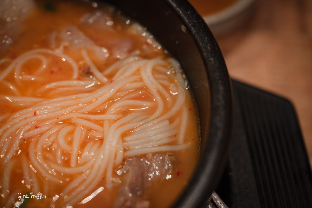 釜山海雲台老字號「密陽血腸豬肉湯飯」血腸與清蒸白切肉都是必點組合！