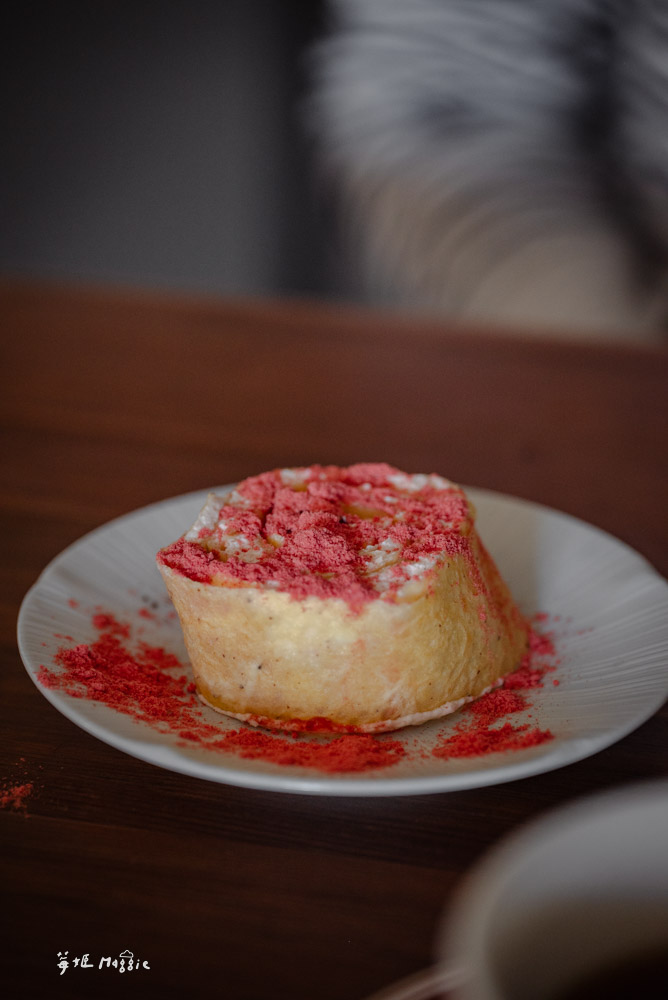 大阪超人氣「KATACHI形‧洋菓子」來台特別推出限定日式千層捲，細緻餅皮與濃郁奶香是舌尖上的幸福