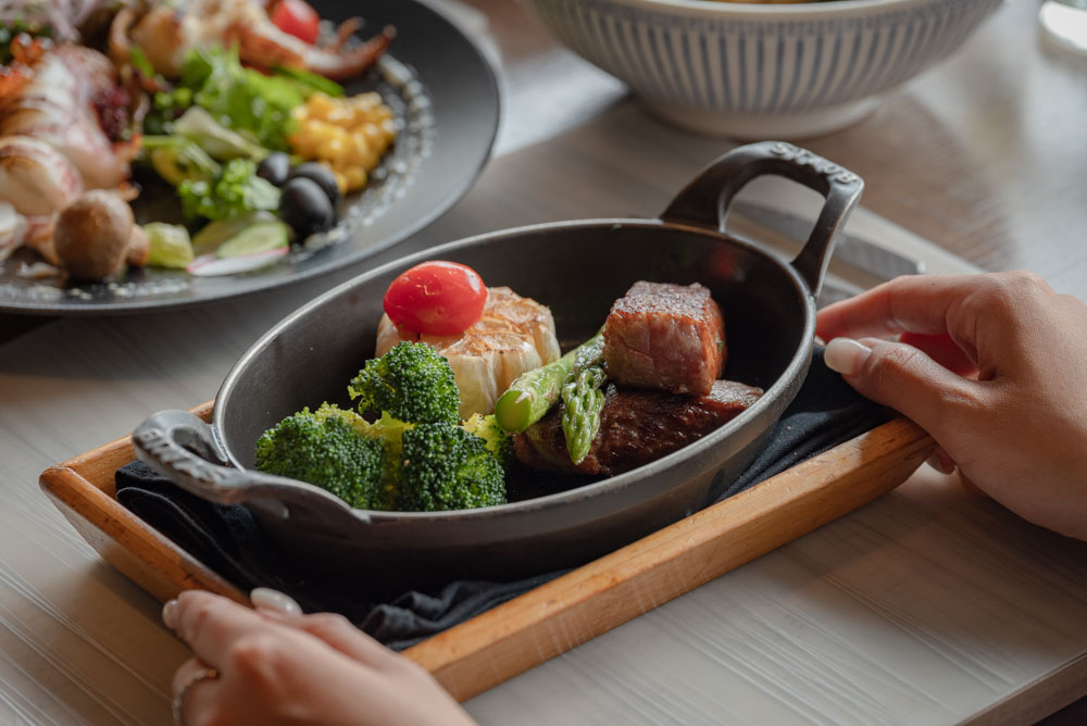 艾朋牛排餐酒館，台北信義區高級牛排餐廳、西班牙豪華木炭烤箱的獨特風味