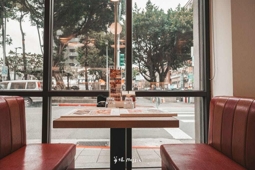 banco-pizza-02