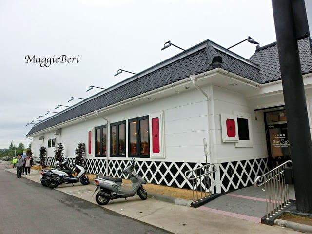 【台中美食】くら 藏壽司｜來自日本的超人氣迴轉壽司，用餐玩扭蛋，超好拍的土藏建築！