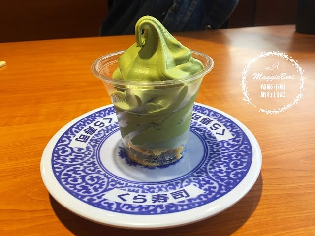 【台中美食】くら 藏壽司｜來自日本的超人氣迴轉壽司，用餐玩扭蛋，超好拍的土藏建築！