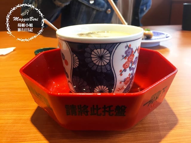 【台中美食】くら 藏壽司｜來自日本的超人氣迴轉壽司，用餐玩扭蛋，超好拍的土藏建築！