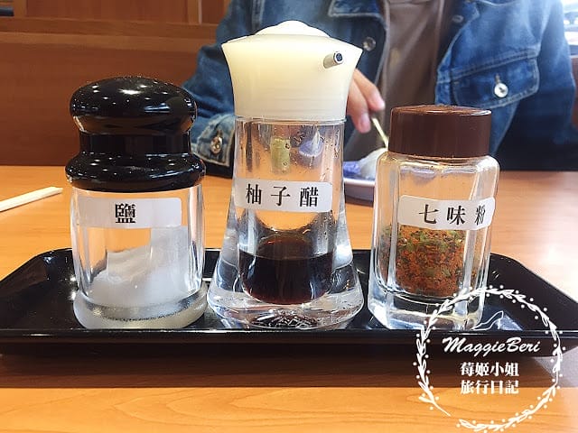 【台中美食】くら 藏壽司｜來自日本的超人氣迴轉壽司，用餐玩扭蛋，超好拍的土藏建築！
