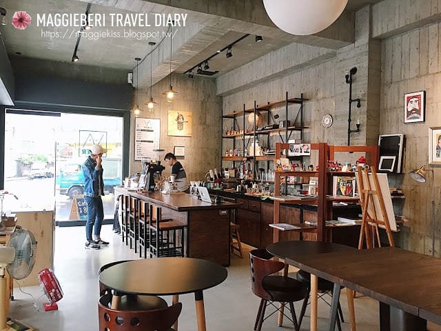 台中咖啡廳 (東區)|MEHER CAFE手沖咖啡結合插畫藝術的複合式咖啡館 (不限時) - 第4張圖 台中咖啡廳 (東區)|MEHER CAFE手沖咖啡結合插畫藝術的複合式咖啡館 (不限時)