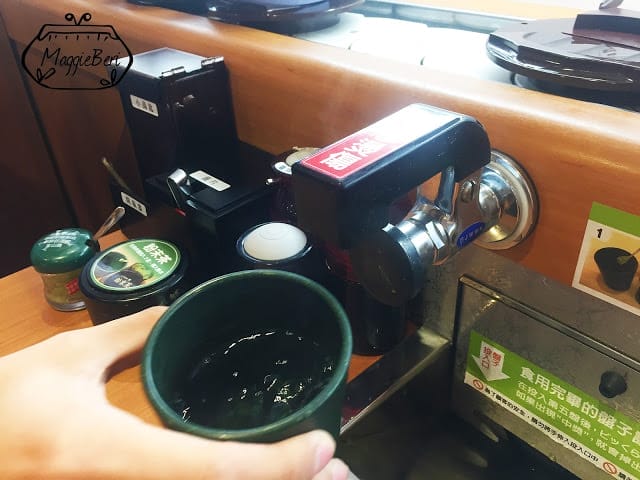 【台中美食】くら 藏壽司｜來自日本的超人氣迴轉壽司，用餐玩扭蛋，超好拍的土藏建築！