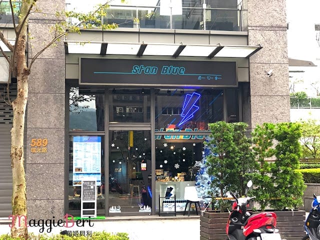 【內湖咖啡廳推薦】閃電藍咖啡，隱身在內科的閃電宇宙感咖啡廳，拍照打卡網美景點