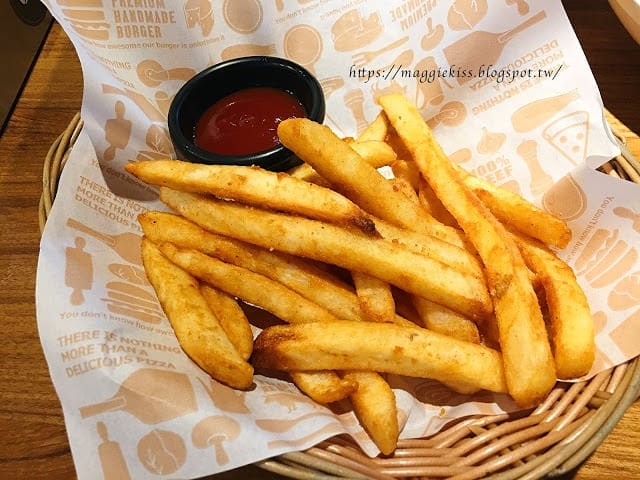 內湖美食｜Vasa瓦薩pizza (內科店) 超Q彈手工披薩，內湖的聚會好所在!