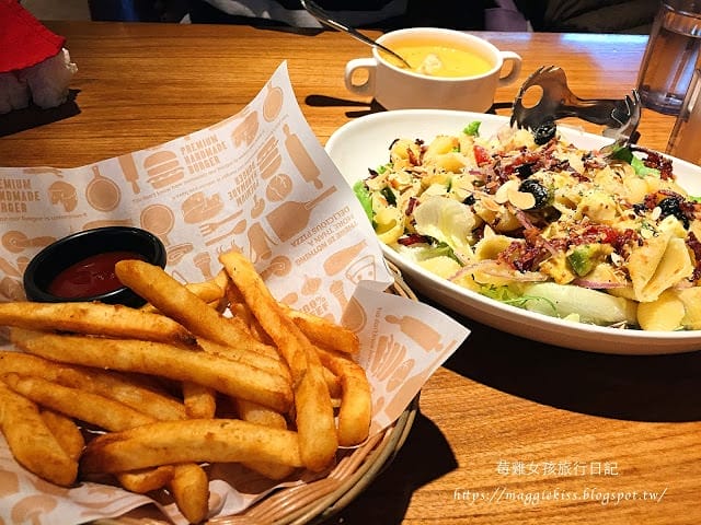 內湖美食｜Vasa瓦薩pizza (內科店) 超Q彈手工披薩，內湖的聚會好所在!