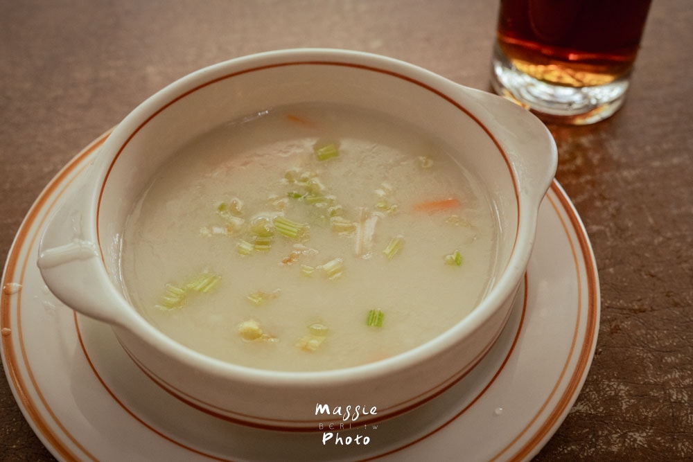 台北懷舊咖啡店「南施咖啡」天水路老店，平價簡餐與人情味