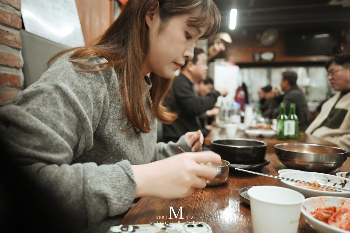 【首爾弘大美食】弘大血腸湯 홍대순대국 料超多,自家熬製豬骨湯底一喝愛上 - 第5張圖