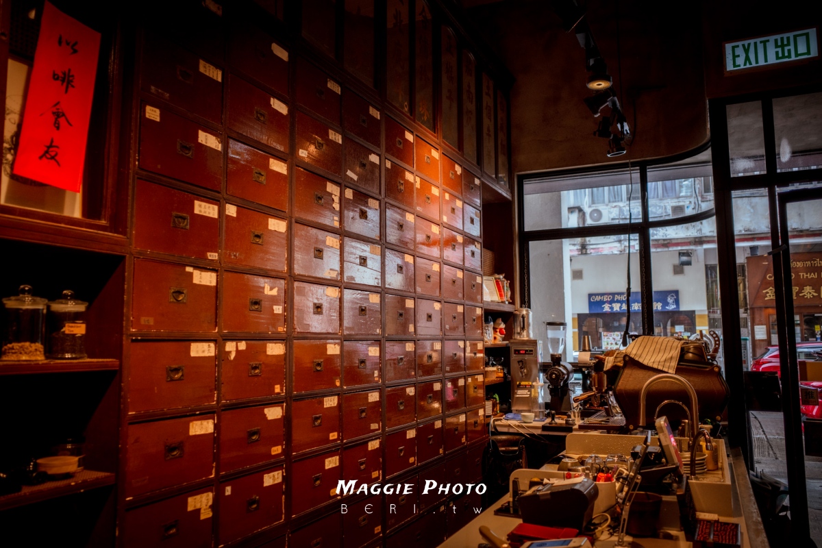 香港九龍城「大和堂咖啡廳」探訪中藥行的古韻風華！