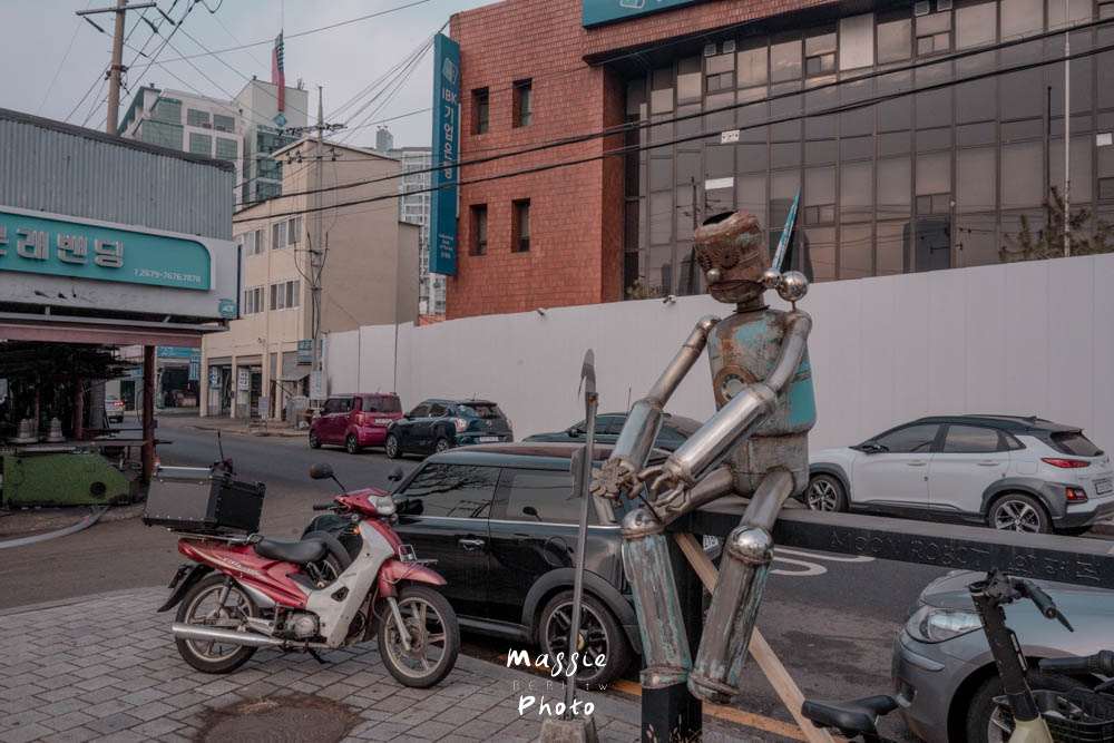 首爾文來洞必吃「月火排骨」蒜味烤排骨簡直人間美味！