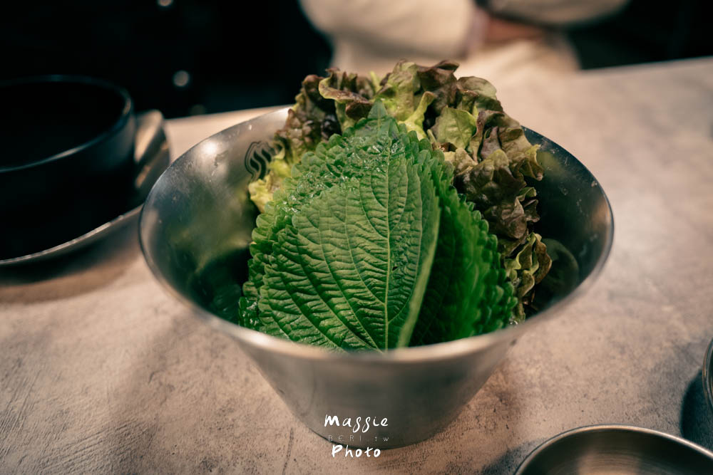 首爾文來洞必吃「月火排骨」蒜味烤排骨簡直人間美味！