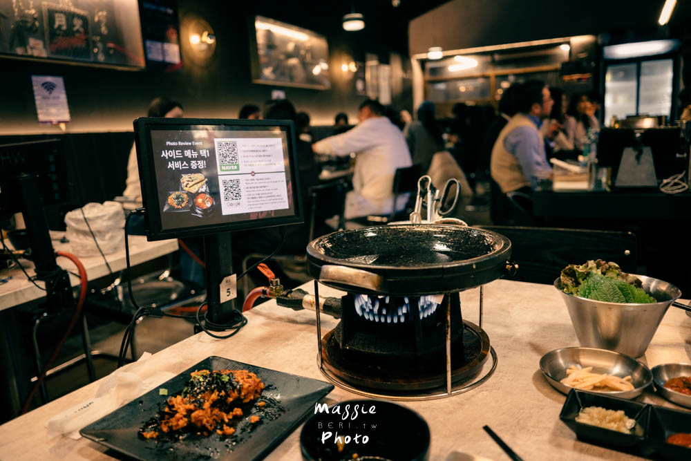 首爾文來洞必吃「月火排骨」蒜味烤排骨簡直人間美味！