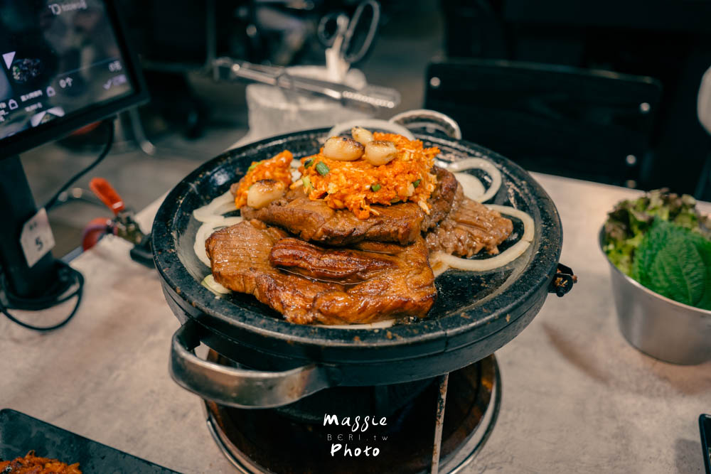 首爾文來洞必吃「月火排骨」蒜味烤排骨簡直人間美味！