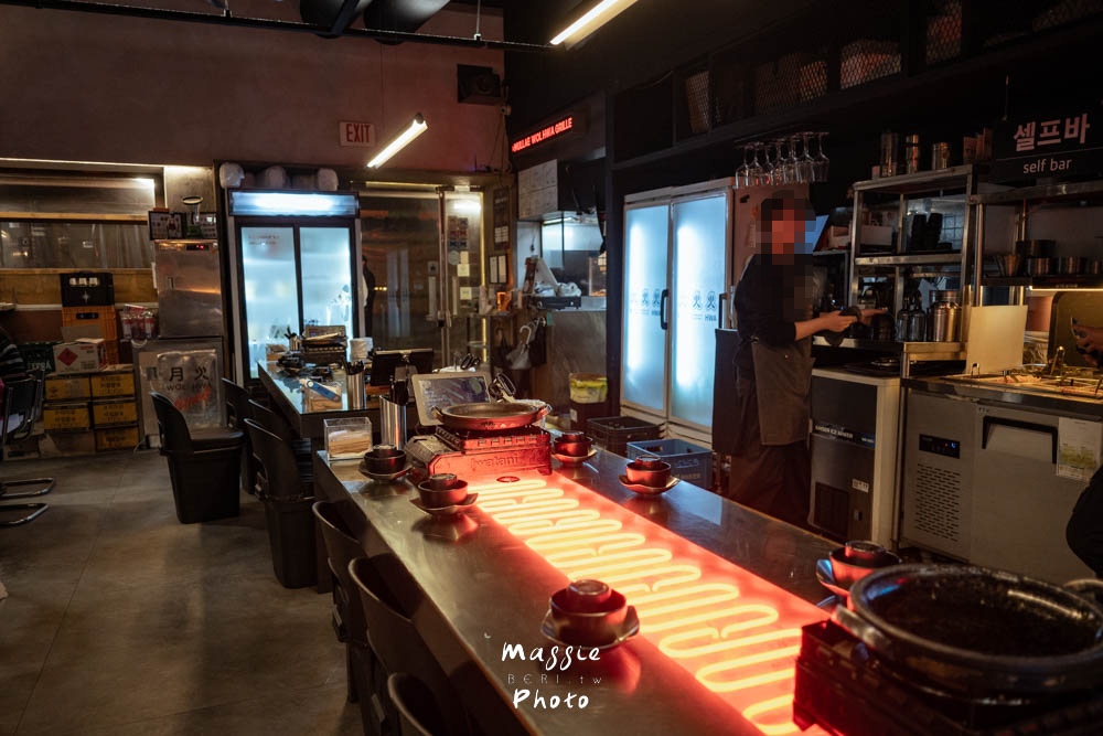 首爾文來洞必吃「月火排骨」蒜味烤排骨簡直人間美味！