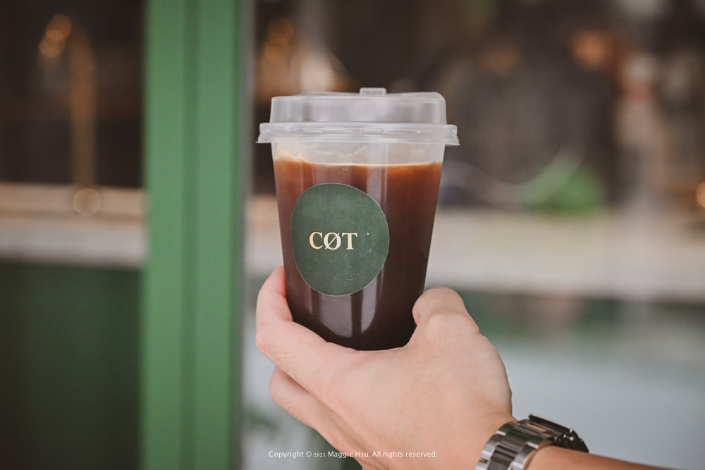 台北大安|COT COFFEE BAR：Coffee On Tap文昌街一抹文藝綠，英倫風平價高質感外帶咖啡店