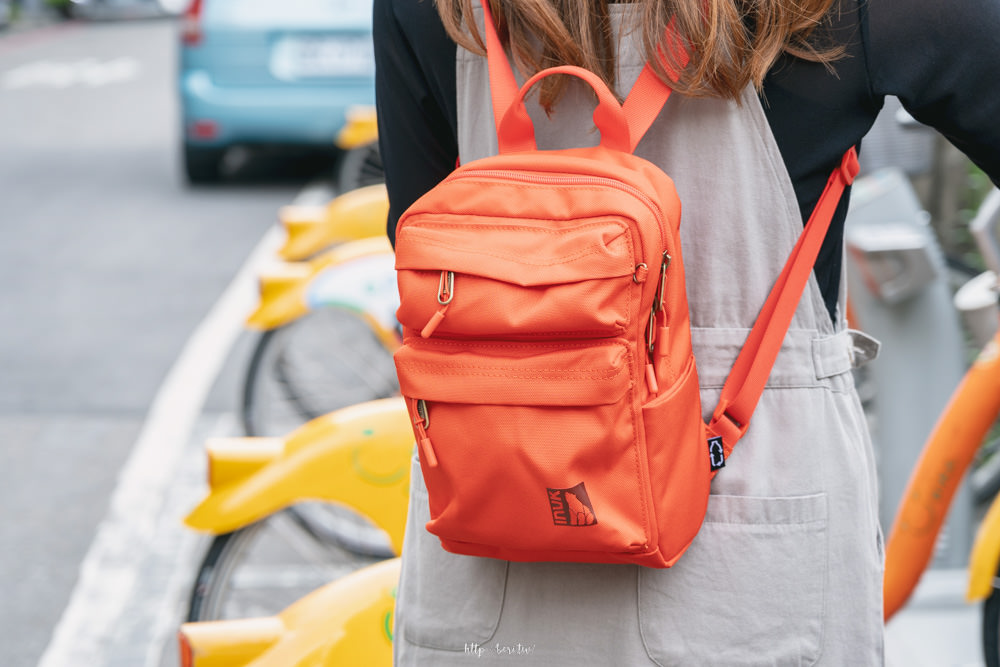 旅行後背小包｜INUK大地選物Eco Primary環保調色盤系列後背包，防潑水環保材質、輕便實用容量大