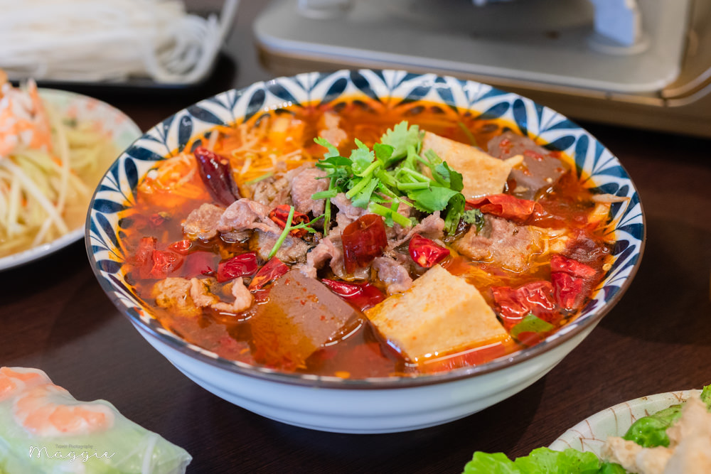 【大里美食】越好吃越南料理大里店，台中平價道地越南菜 越南人開的唷